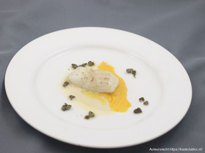 Lamellen van kabeljauw, pompoencreme en ansjovisroom
