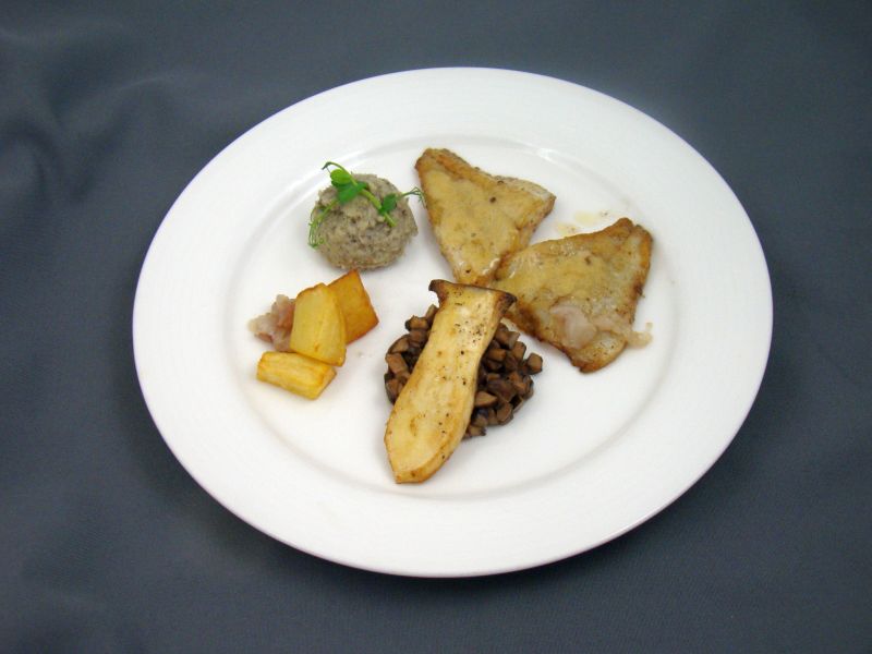 Tarbot met knolselderij lardo en paddenstoelen