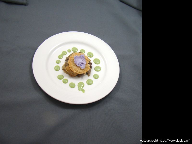 Paddenstoelen met galettes en basilicum-dragonmoussaise