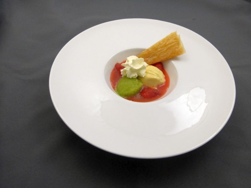 millefeuille van filodeeg passievruchtenmoussse basilicumsorbet