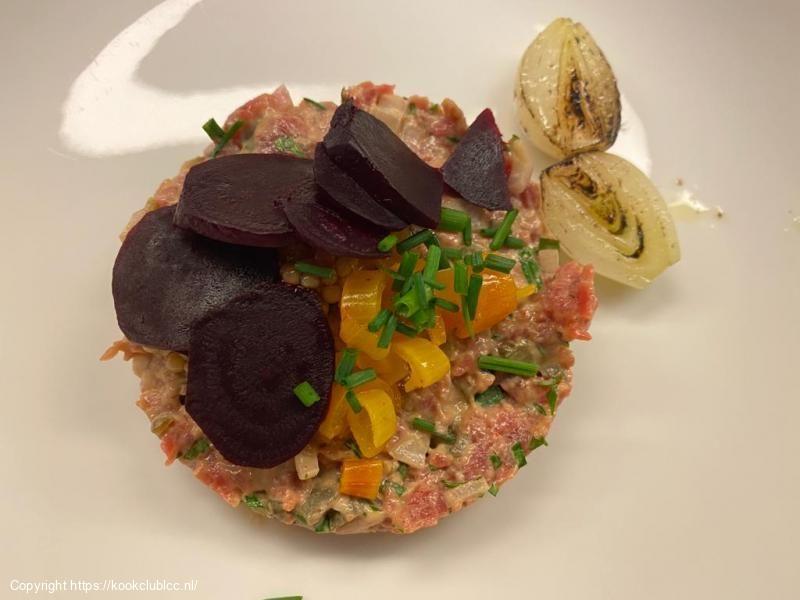 Steak tartaar met pimentmayonaise en Amsterdams zuur