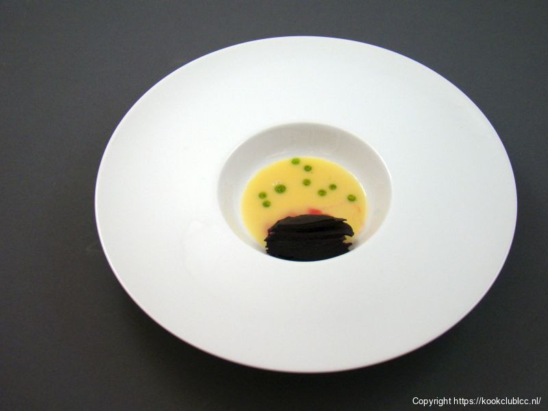 Millefeuille van rode biet met Tomasu beurre blanc en peterselie-olie