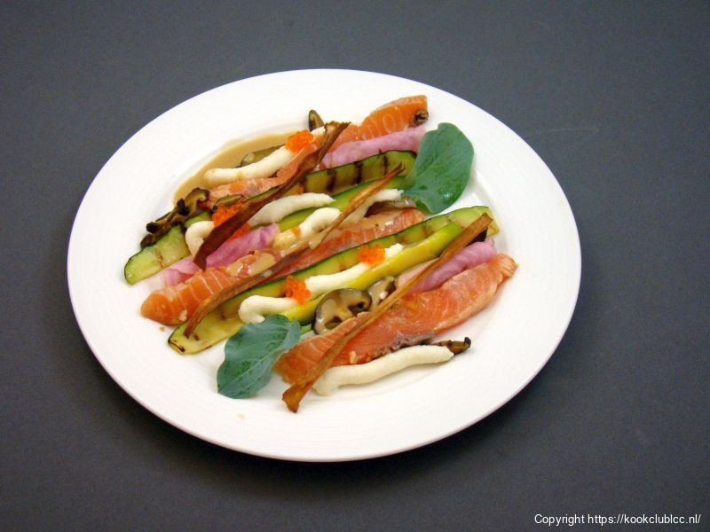 4. Geschroeide zalm in Yuzu miso met chioggia biet, shiitakejus en knolselderij puree