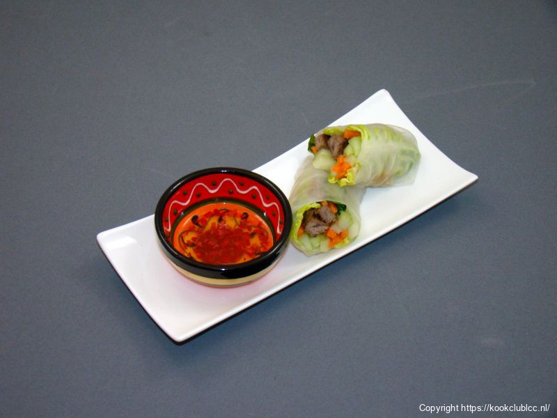 2. Vietnamese springrol met nước chấm dipsaus