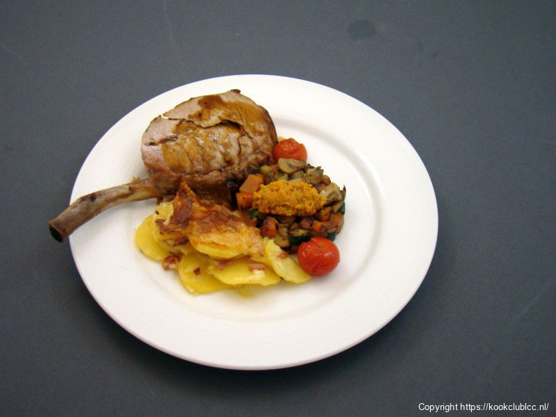 Gepekeld speenvarken met een tomatade en tartiflette