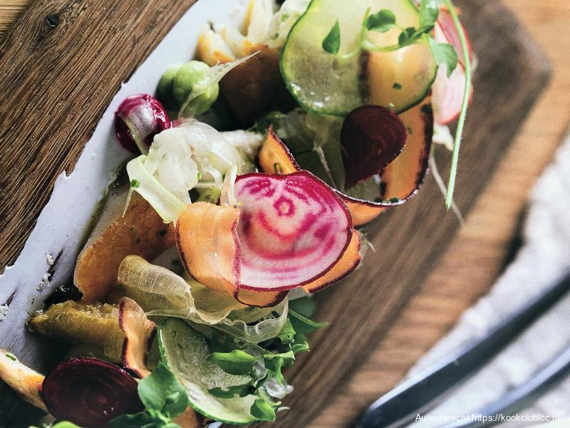 Warm gerookte kabeljauw, geitenmelk labneh en rauwkost met sinaasappeldressing