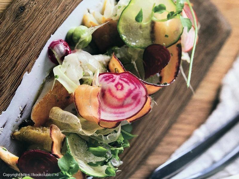 Warm gerookte kabeljauw, geitenmelk labneh en rauwkost met sinaasappeldressing