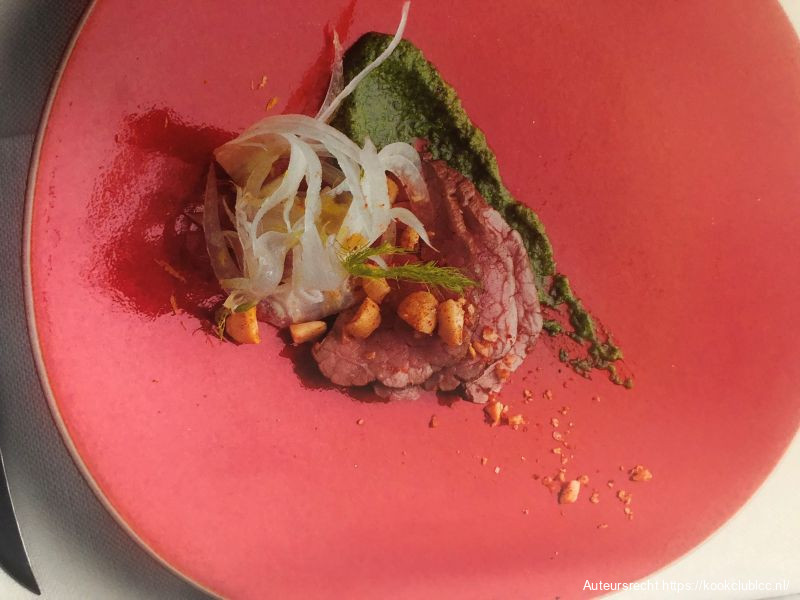 Picanha met venkel, chimicurri en geroosterde aardappelen.