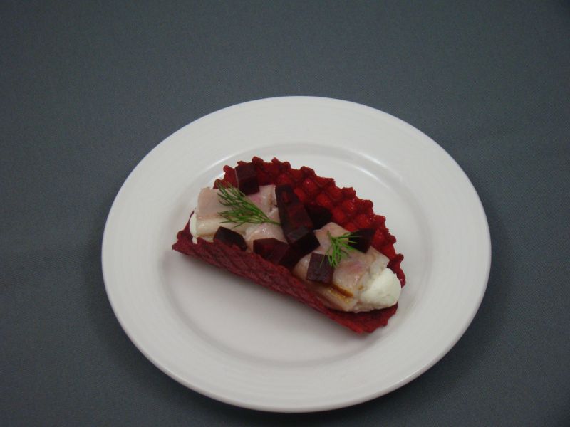 Taco's van rode biet met geitenkaas & paling