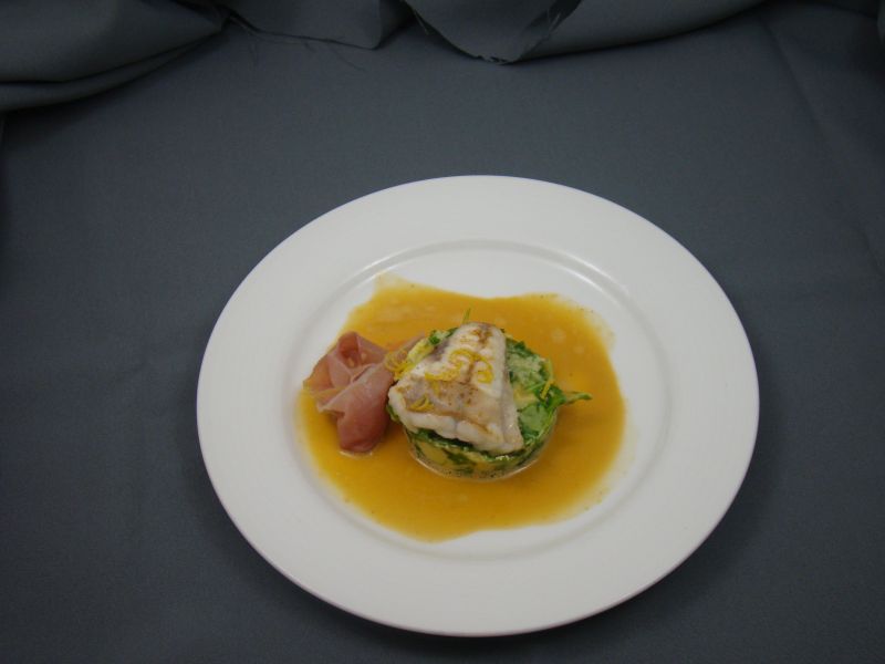 Zeeduivel met ibericoham en saus van garnalenkoppen