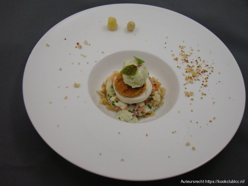 Basilicumsorbet, geitenkaasmousse, asperges met gerookte zalm en broodkrokantje